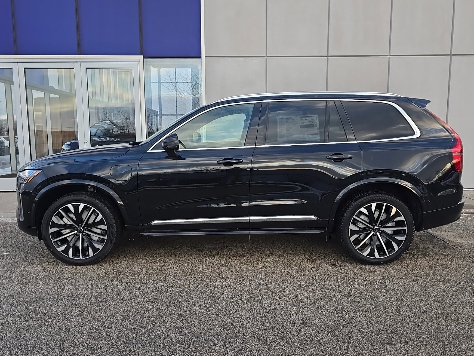 New 2026 Volvo XC90 T8 Plus w/ Protection Package image 3