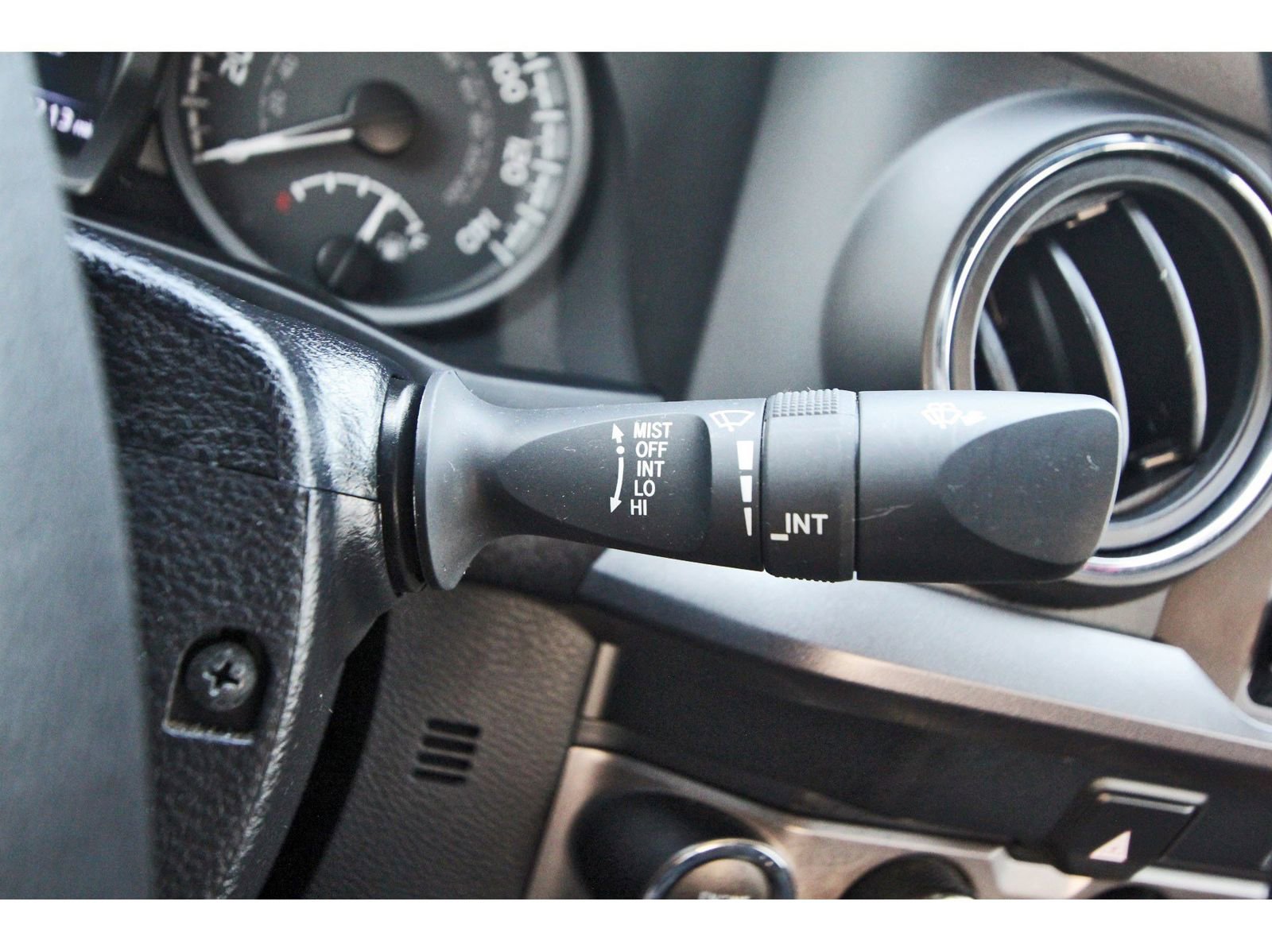 Used 2022 Toyota Tacoma TRD Sport w/ Technology Package image 21