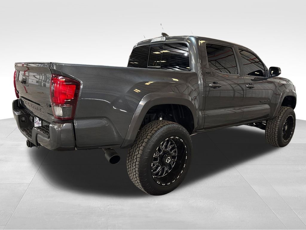 Used 2021 Toyota Tacoma SR5 w/ Technology Package image 5