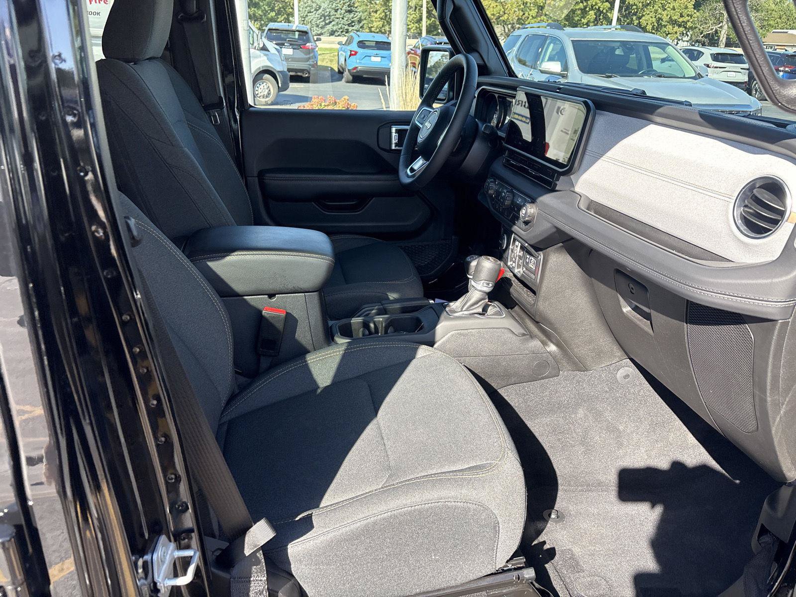 Used 2026 Jeep Wrangler Unlimited Sahara AWD/4WD image 13