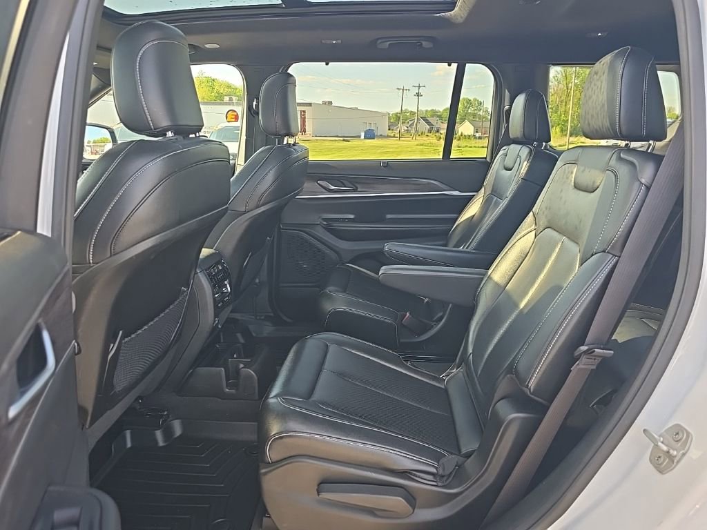 Used 2024 Jeep Grand Cherokee L Limited w/ Luxury Tech Group II AWD/4WD image 20