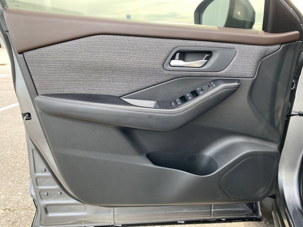 Used 2021 Nissan Rogue SV AWD/4WD image 19
