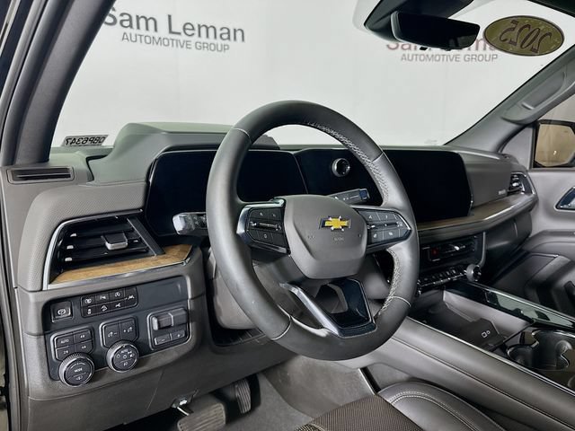 Used 2025 Chevrolet Tahoe High Country AWD/4WD image 12