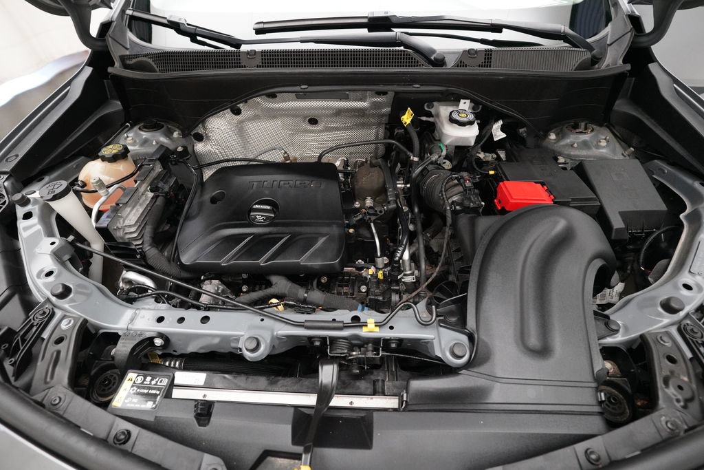 Used 2020 Buick Encore GX Essence FWD image 3