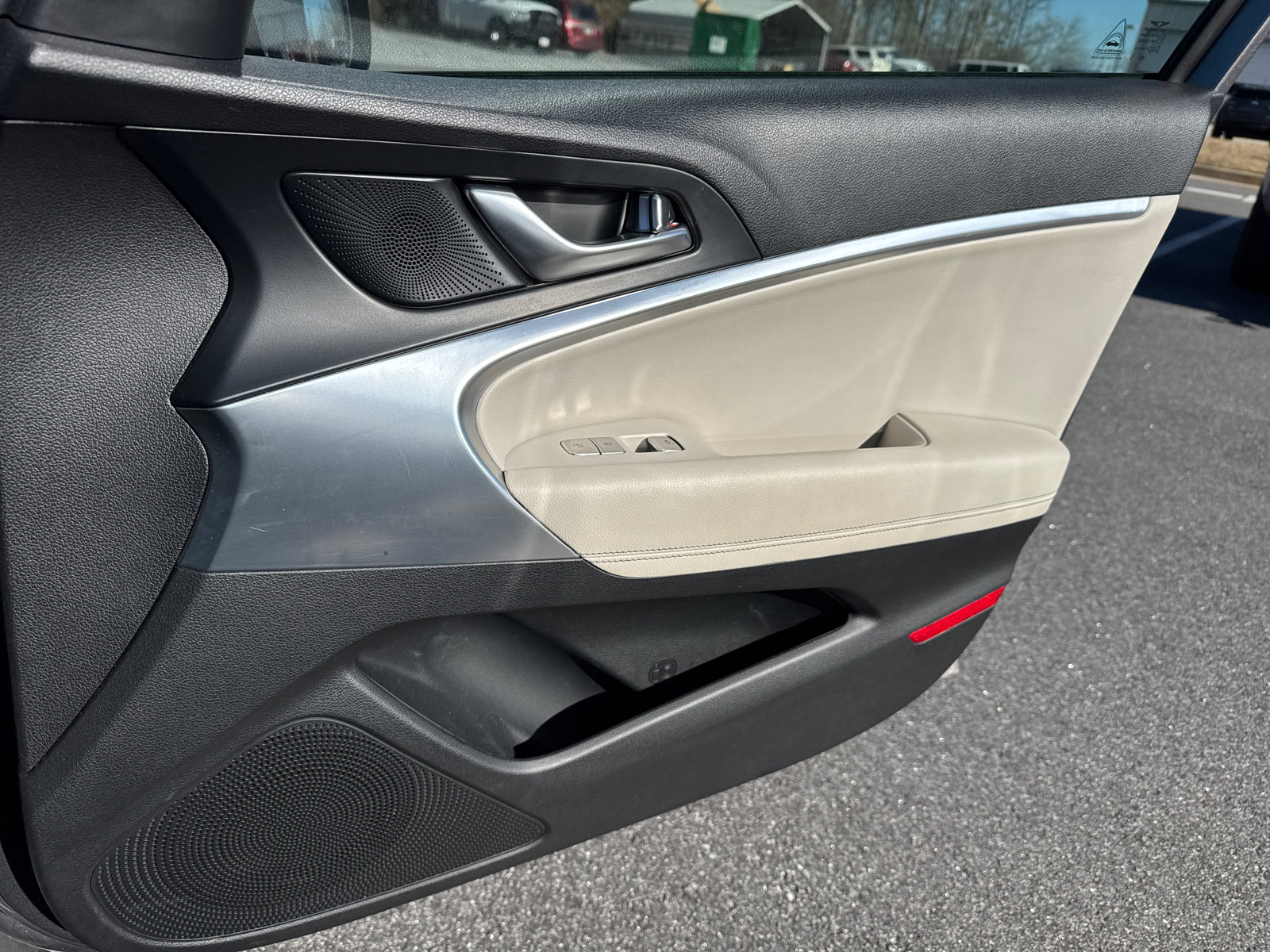 Used 2025 Genesis G70 2.5T image 12