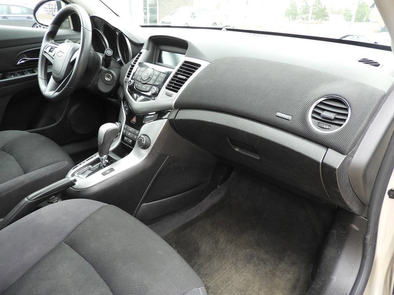 Used 2013 Chevrolet Cruze LT FWD image 25