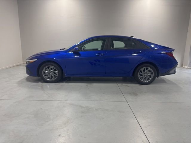 Used 2025 Hyundai Elantra Hybrid FWD image 10