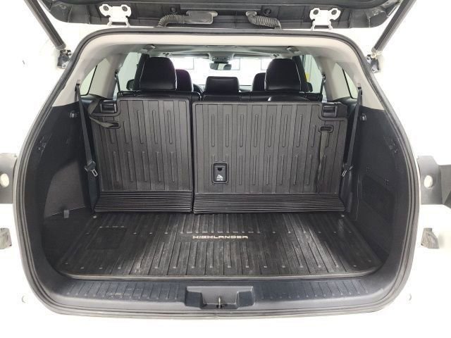 Used 2022 Toyota Highlander XLE image 39