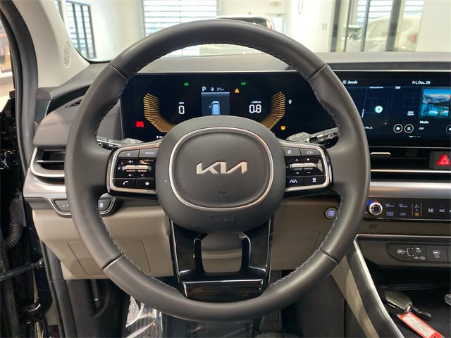 Used 2025 Kia Carnival image 18