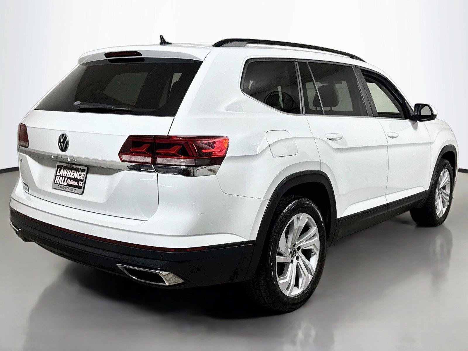 Used 2021 Volkswagen Atlas SE w/ Panoramic Sunroof Package FWD image 4