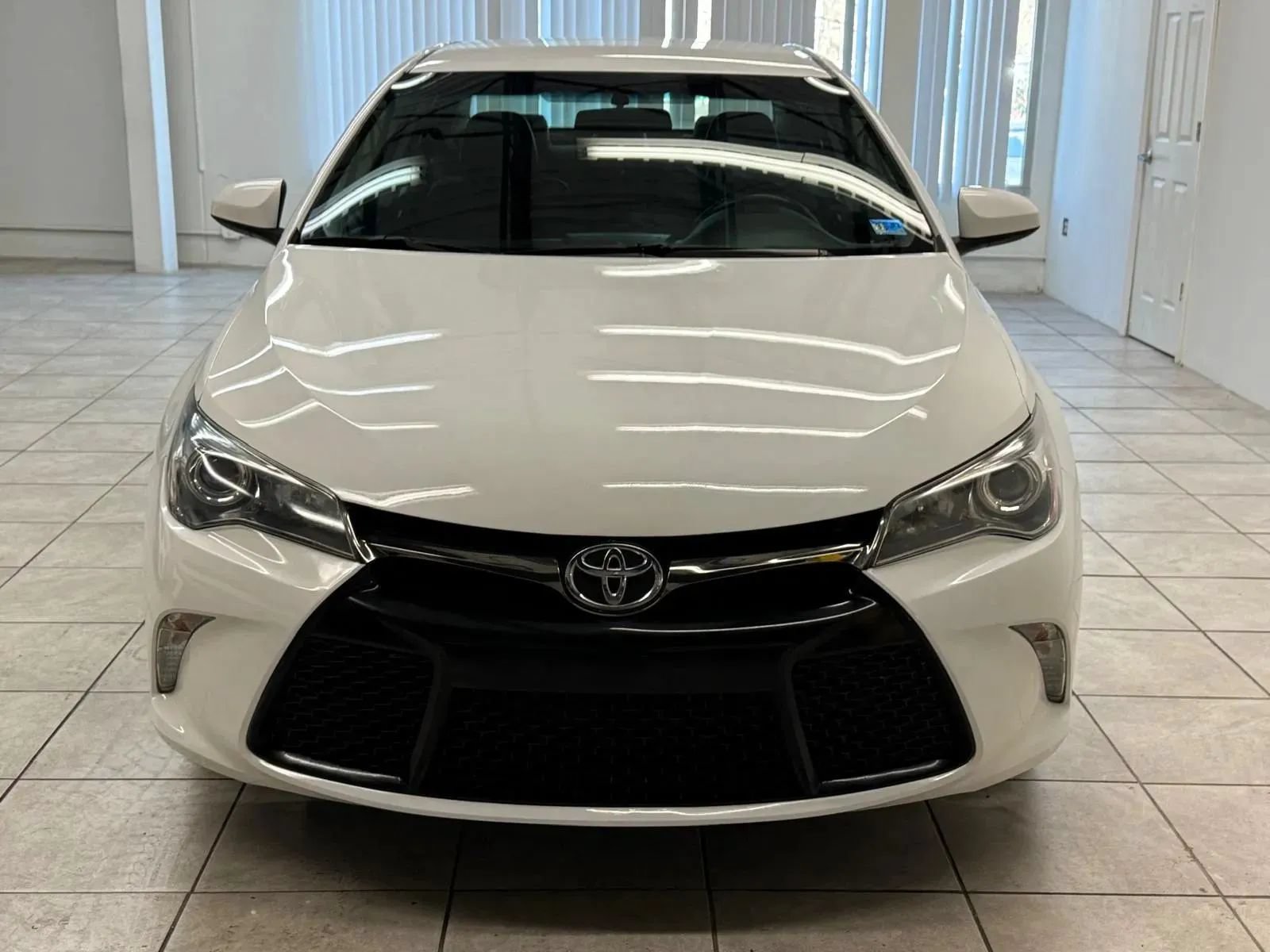 Used 2017 Toyota Camry SE FWD image 2