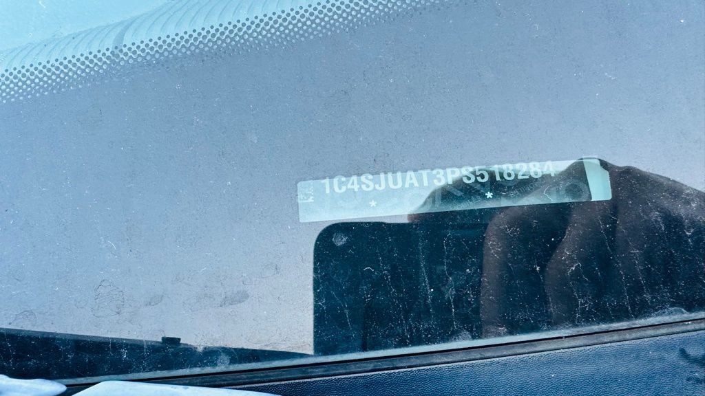 Used 2023 Jeep Wagoneer Base image 4