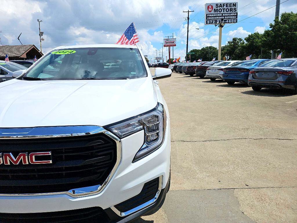 Used 2024 GMC Terrain SLE image 8