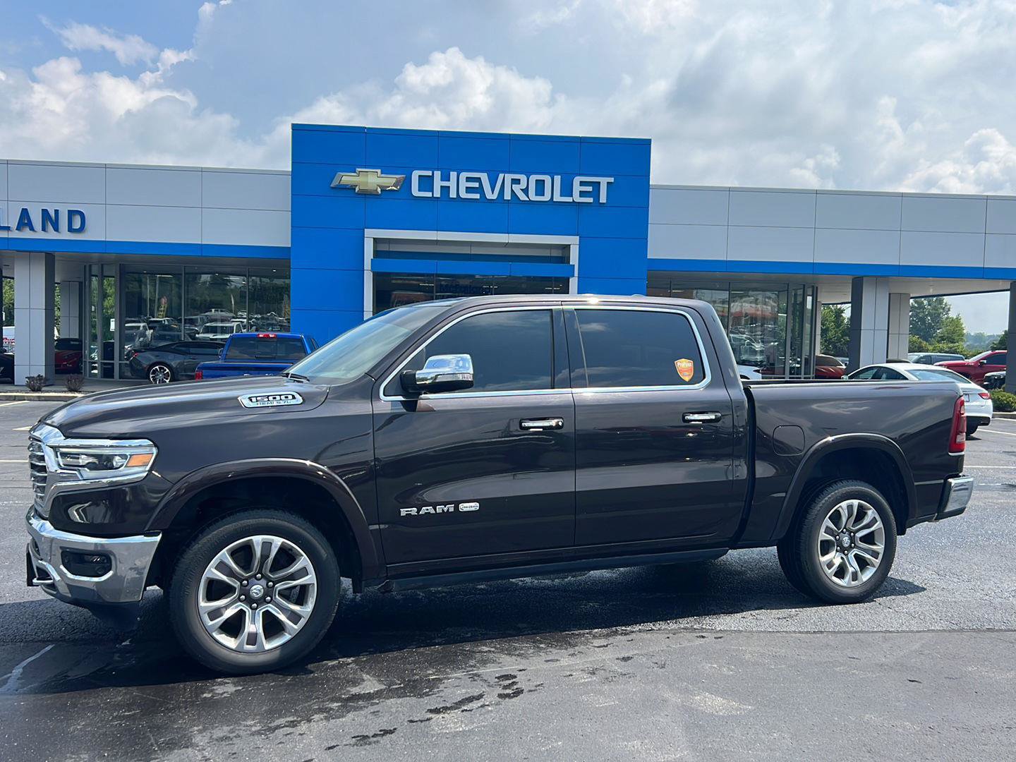 Used 2019 RAM 1500 Limited AWD/4WD image 2