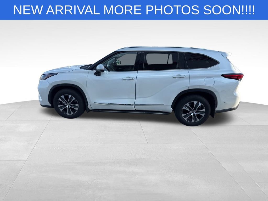 Used 2020 Toyota Highlander XLE image 11