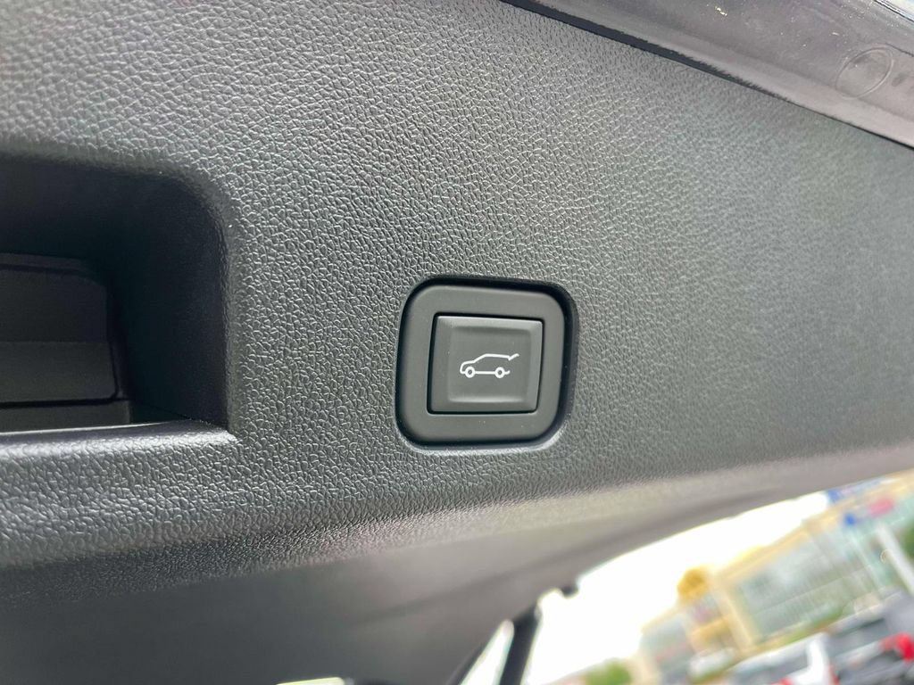 New 2026 GMC Acadia Denali Ultimate FWD image 19