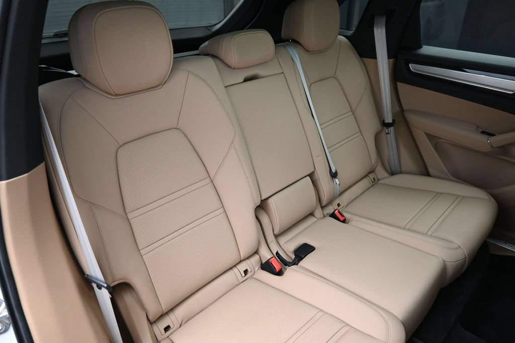 Certified 2023 Porsche Cayenne Platinum Edition AWD/4WD image 28