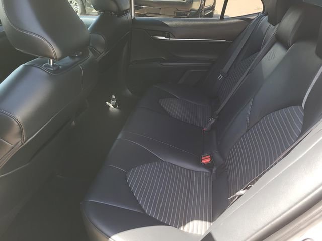 Used 2020 Toyota Camry SE w/ Carpet Mat Package image 10