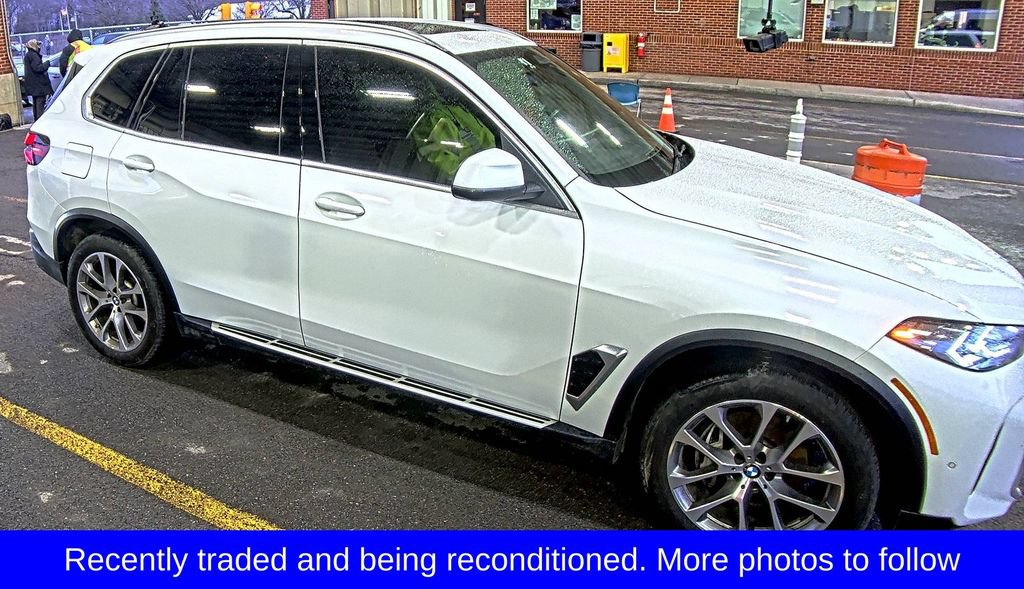 Used 2025 BMW X5 xDrive40i AWD/4WD image 1