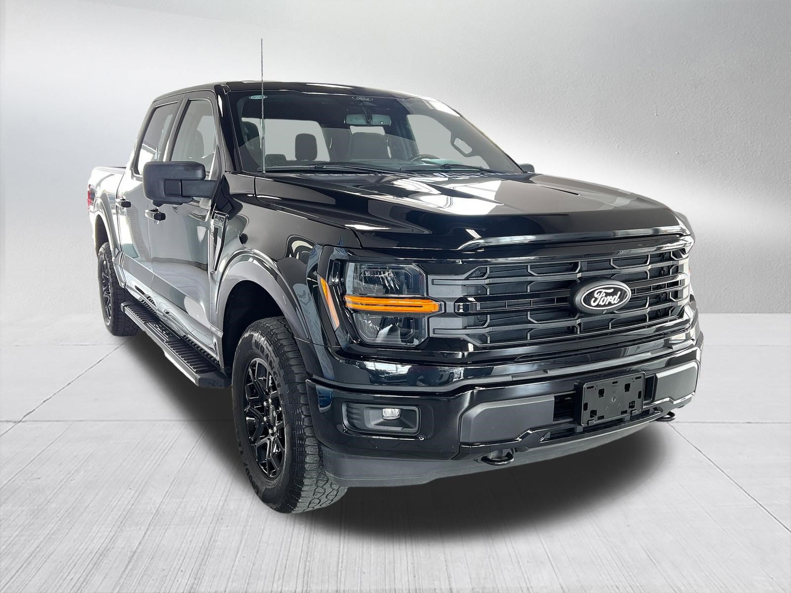 Used 2024 Ford F150 XLT w/ XLT Black Appearance Package AWD/4WD image 4