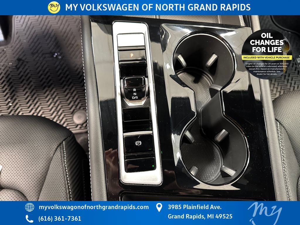 Used 2024 Volkswagen Atlas Cross Sport SE AWD/4WD image 29