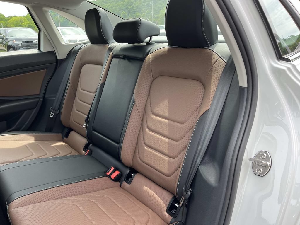 Used 2025 Volkswagen Jetta SEL FWD image 21
