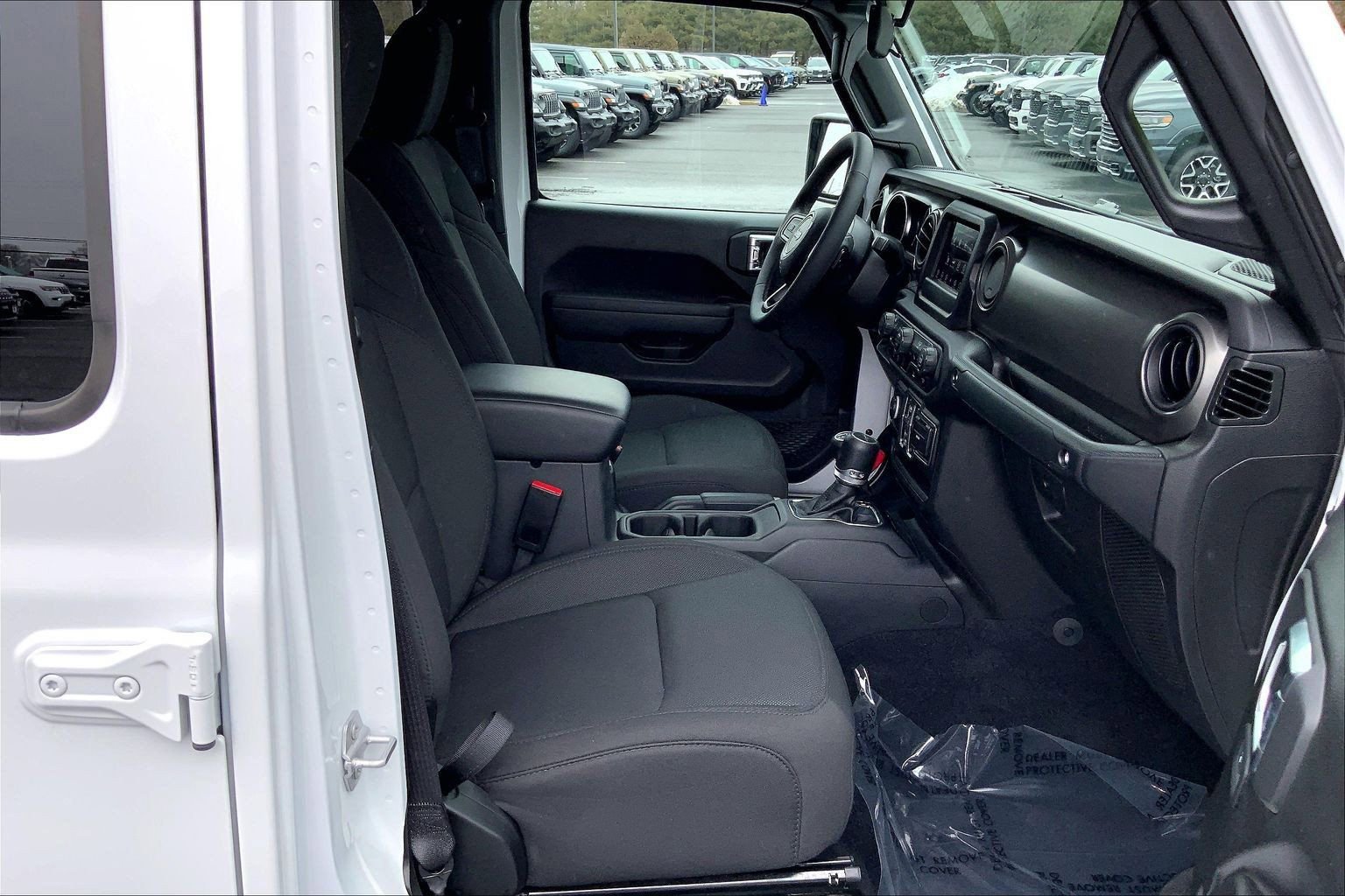 Certified 2023 Jeep Gladiator Willys image 6