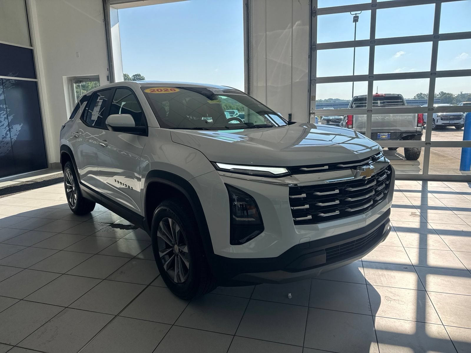 Used 2026 Chevrolet Equinox LT w/ Convenience Package II FWD image 3