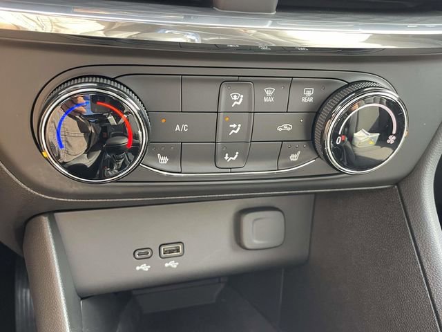 Certified 2025 Buick Encore GX Preferred w/ Comfort Package FWD image 17