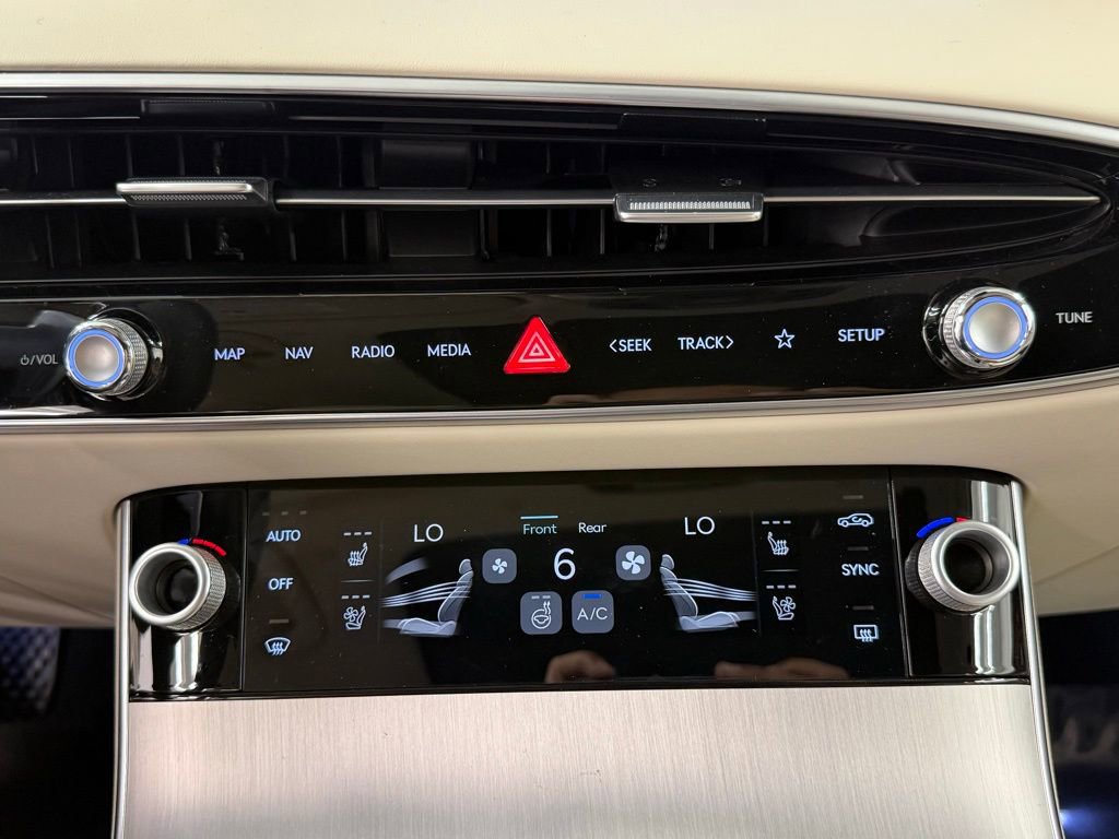 Used 2026 Genesis GV70 2.5T Advanced image 32