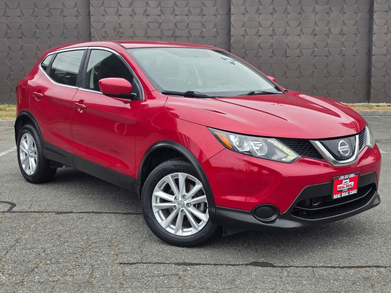 Used 2018 Nissan Rogue Sport S w/ S Appearance Package AWD/4WD image 4