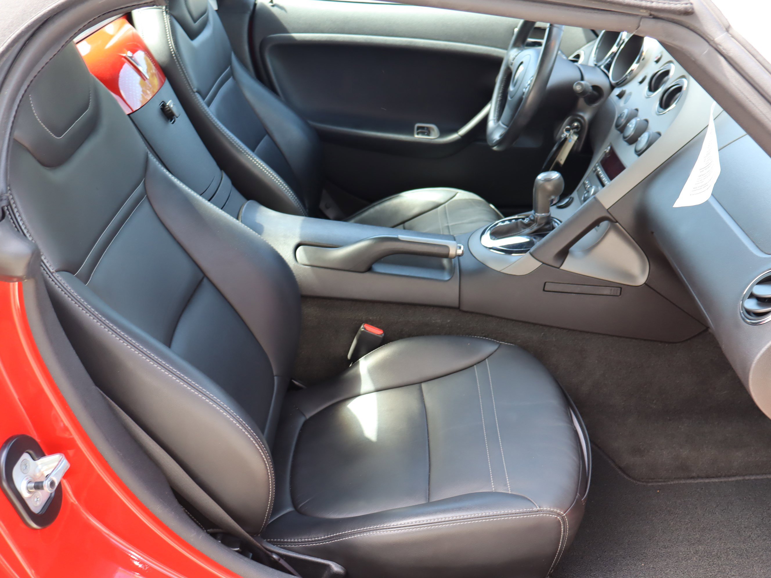 Used 2007 Pontiac Solstice Convertible w/ Premium Package image 28