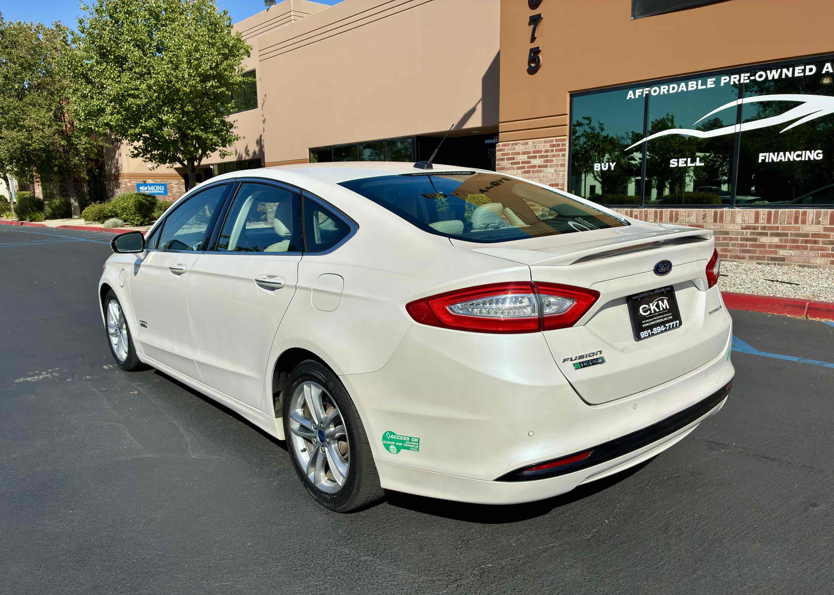 Used 2016 Ford Fusion Energi Titanium w/ Driver Assist Package FWD image 10