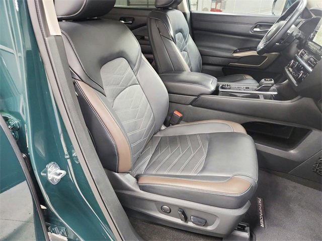Used 2024 Nissan Pathfinder Platinum w/ Lighting Package (N93) image 40
