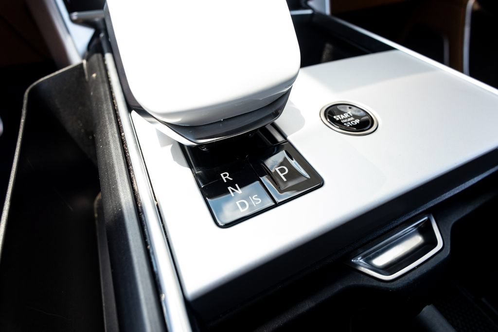 Used 2024 Land Rover Range Rover Long Wheelbase Autobiography AWD/4WD image 35