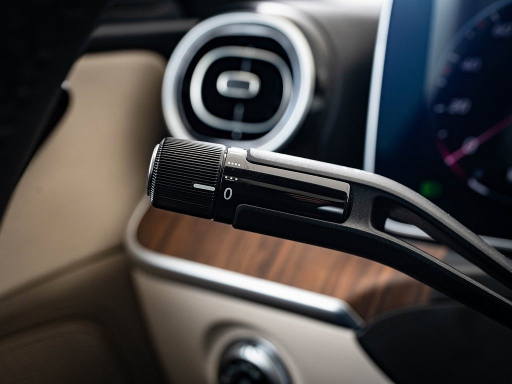 Used 2025 Mercedes-Benz C 300 4MATIC Sedan image 27