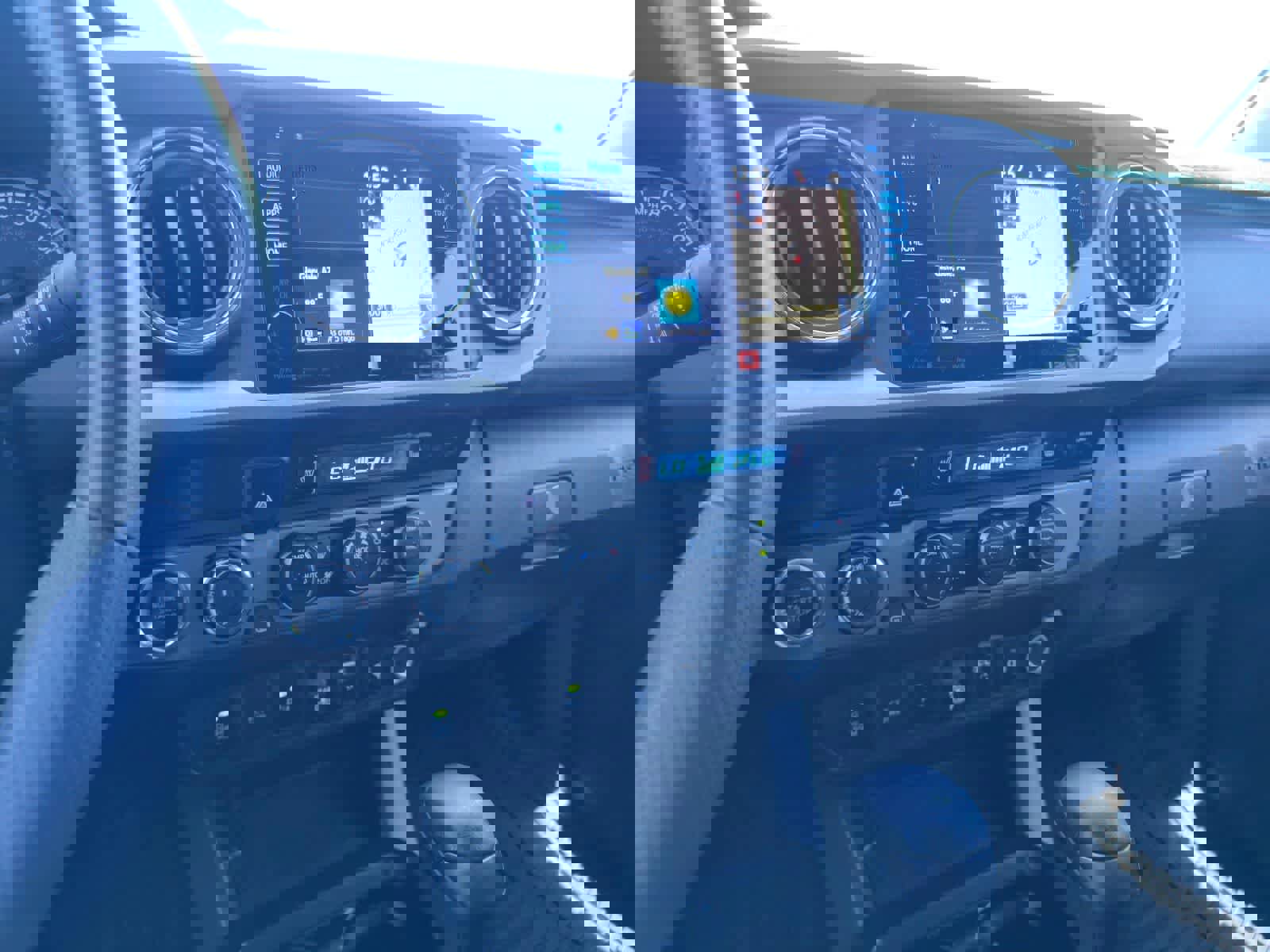 Used 2019 Toyota Tacoma TRD Off-Road w/ TRD Premium Off Road Package AWD/4WD image 15