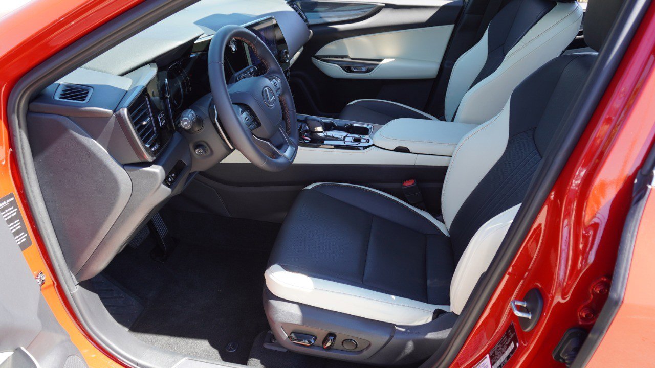 Used 2024 Lexus NX 250 FWD w/ Towing Package (2000 Lbs) image 13