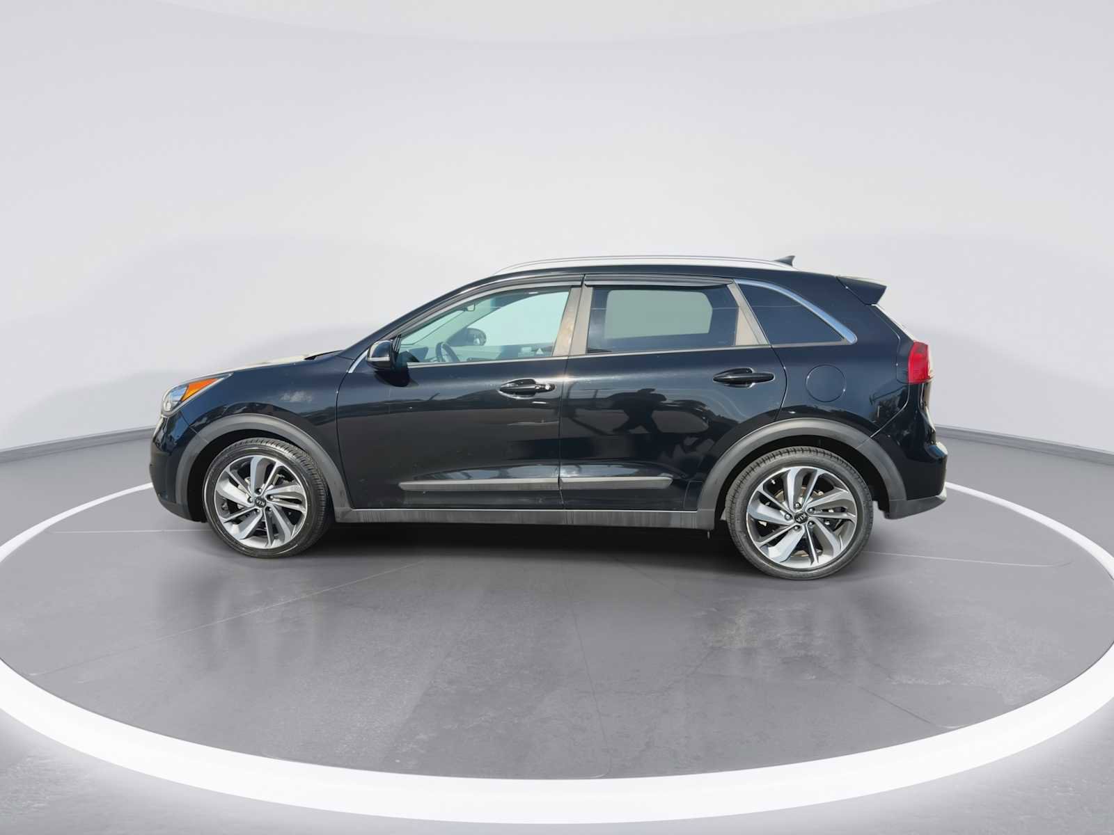 Used 2017 Kia Niro Touring FWD image 5