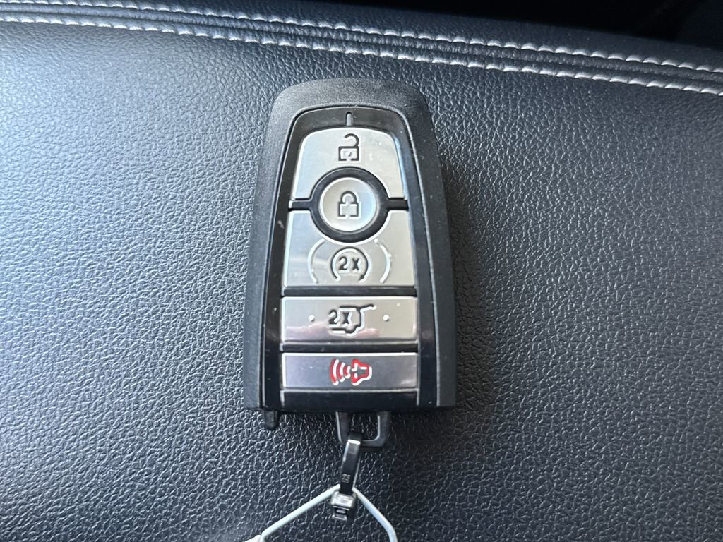 Used 2025 Ford Escape Platinum w/ Premium Technology Package image 29