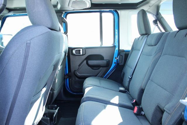 Used 2025 Jeep Wrangler Sport image 31