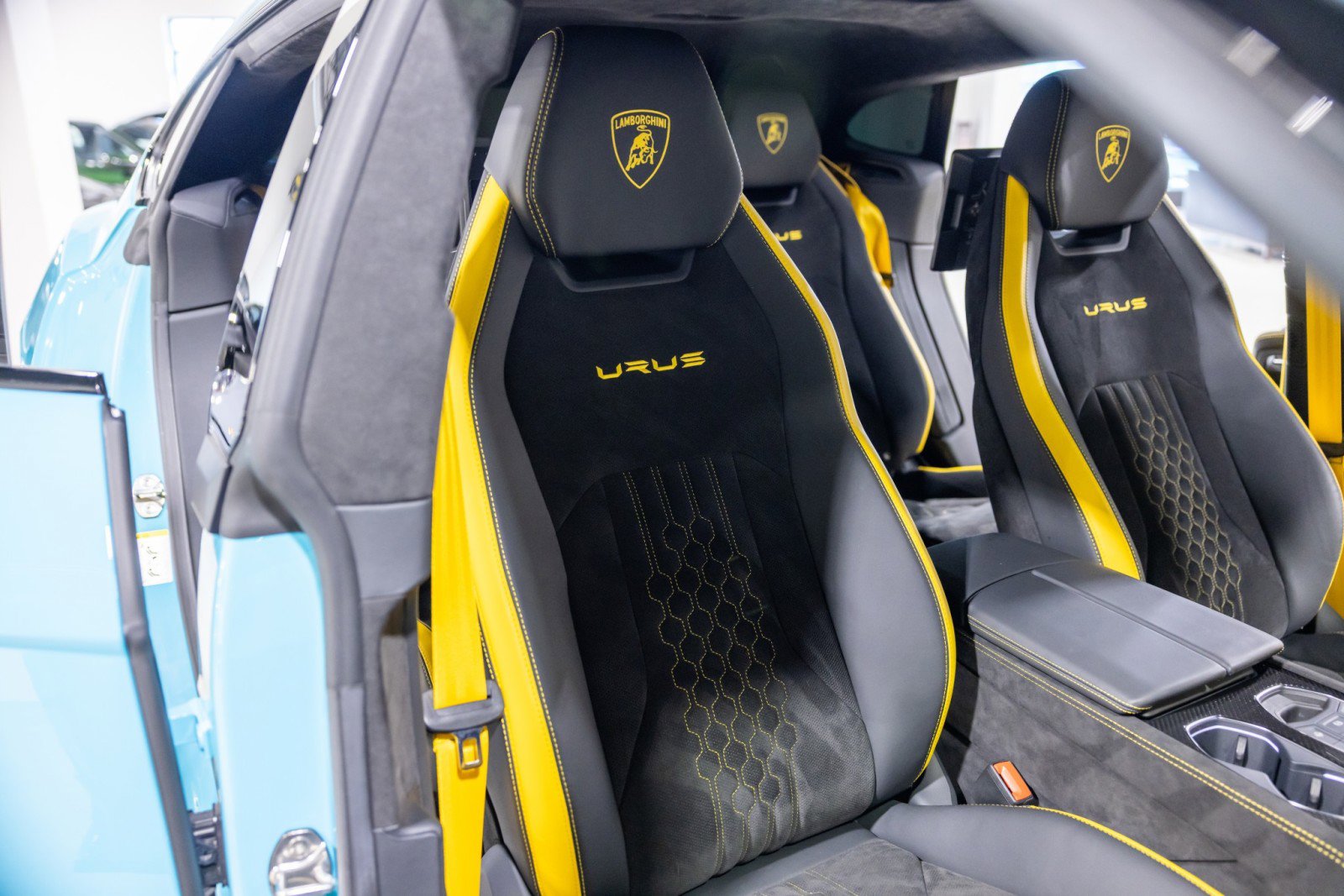 Used 2024 Lamborghini Urus S AWD/4WD image 29