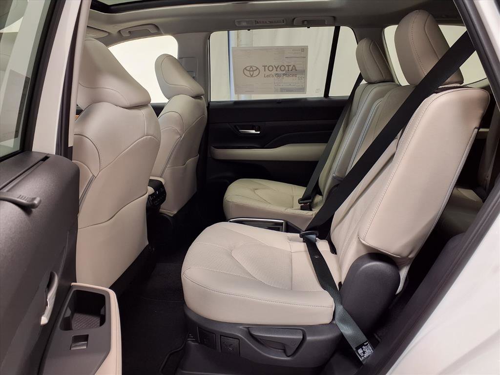New 2026 Toyota Grand Highlander Platinum image 25
