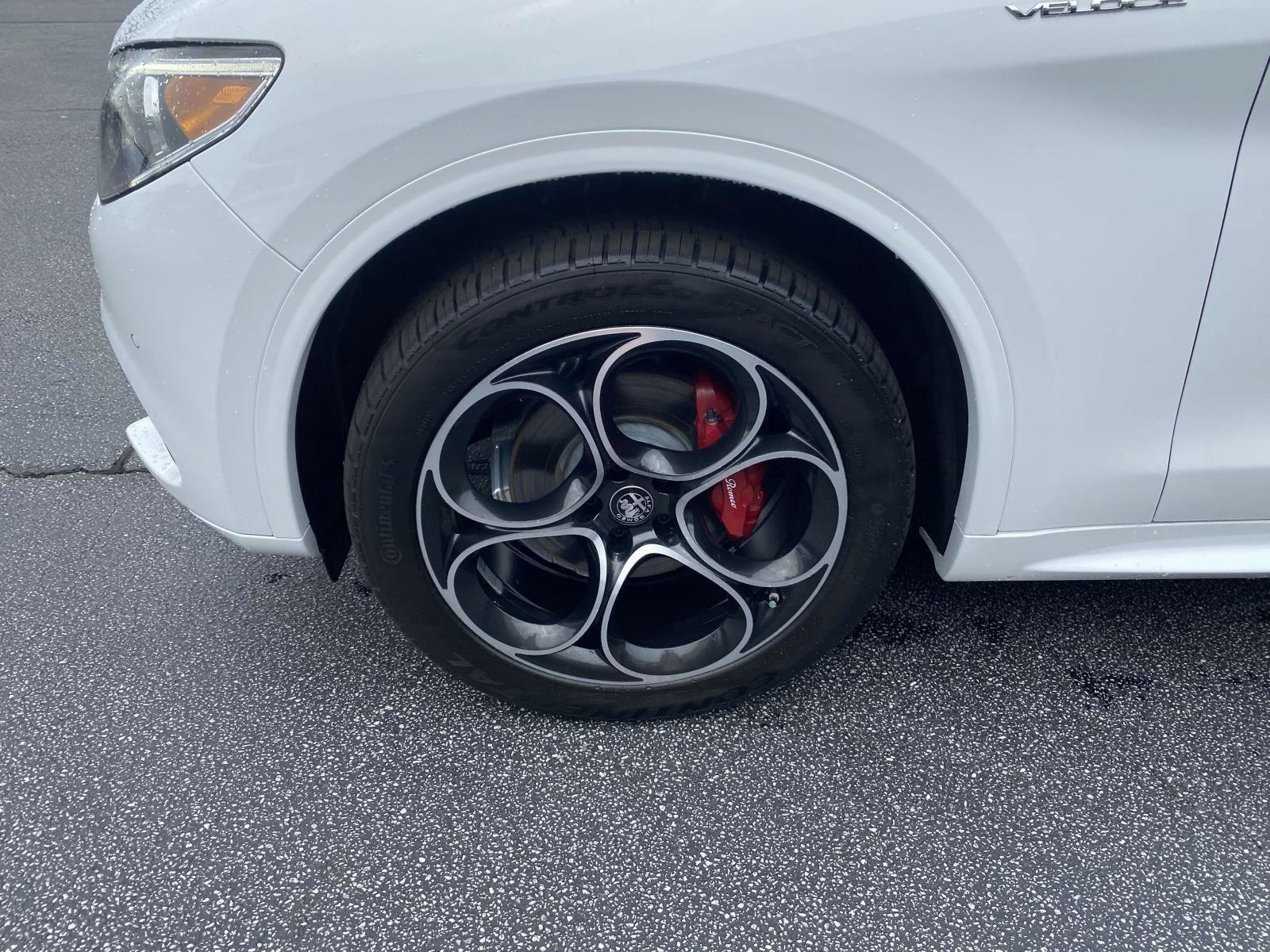 Used 2022 Alfa Romeo Stelvio Veloce image 25