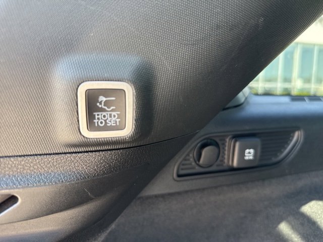 Used 2022 Jeep Grand Cherokee Overland w/ Luxury Tech Group IV image 15