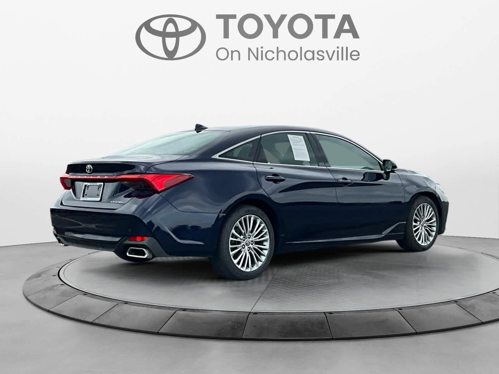 Used 2021 Toyota Avalon Limited w/ Advanced Safety Package FWD image 5
