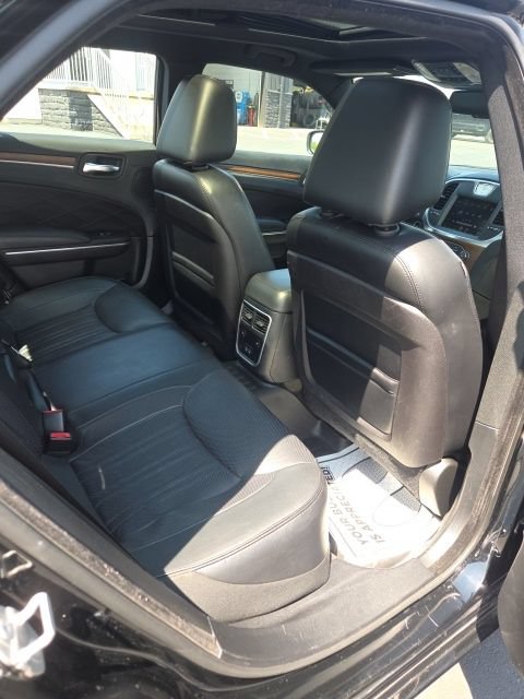 Used 2015 Chrysler 300 C Platinum w/ Harman/Kardon Audio Group AWD/4WD image 17