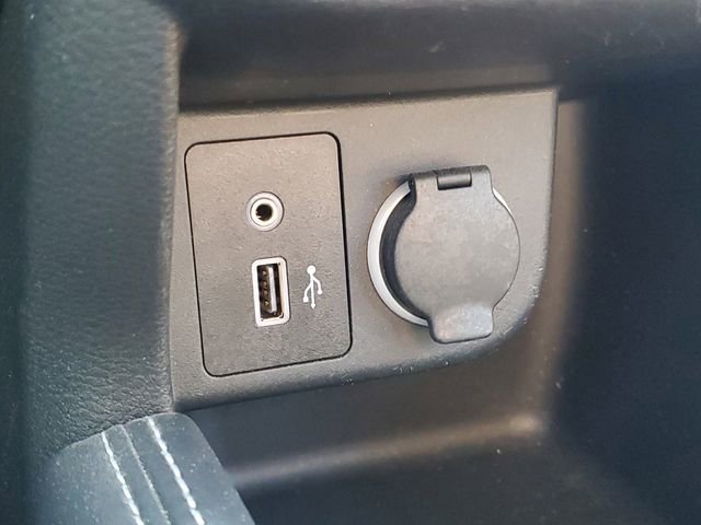 Used 2020 Nissan Kicks SR image 15