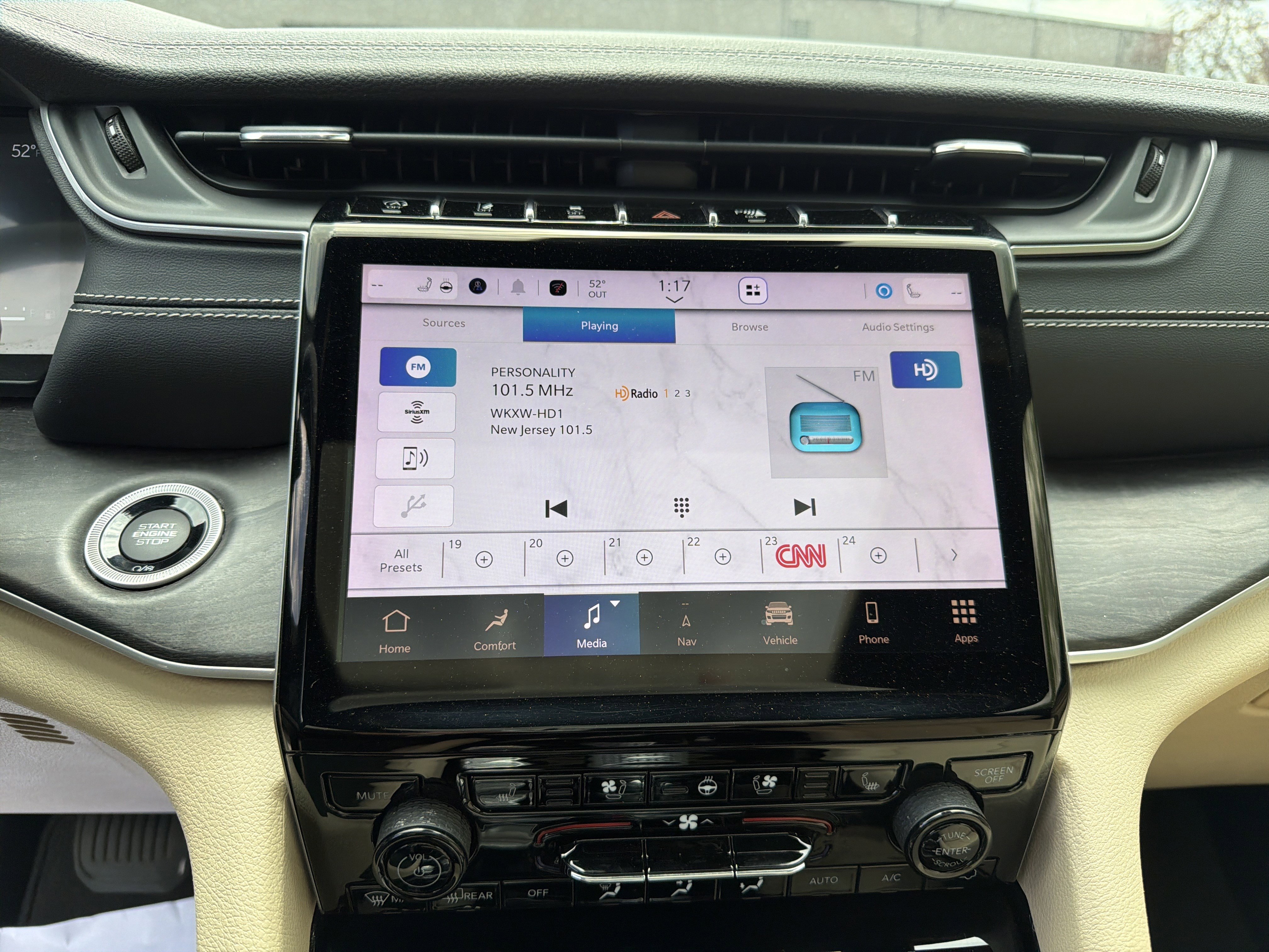Certified 2023 Jeep Grand Cherokee Limited w/ Luxury Tech Group II image 22
