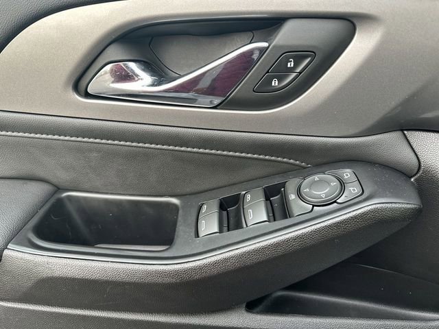 Used 2023 Chevrolet Traverse LT image 24
